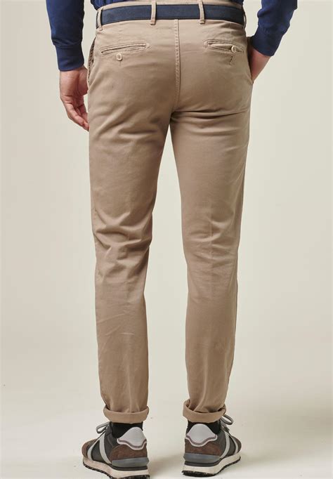 pantaloni uomo beige burberry|Pantaloni regular in cotone in Beige .